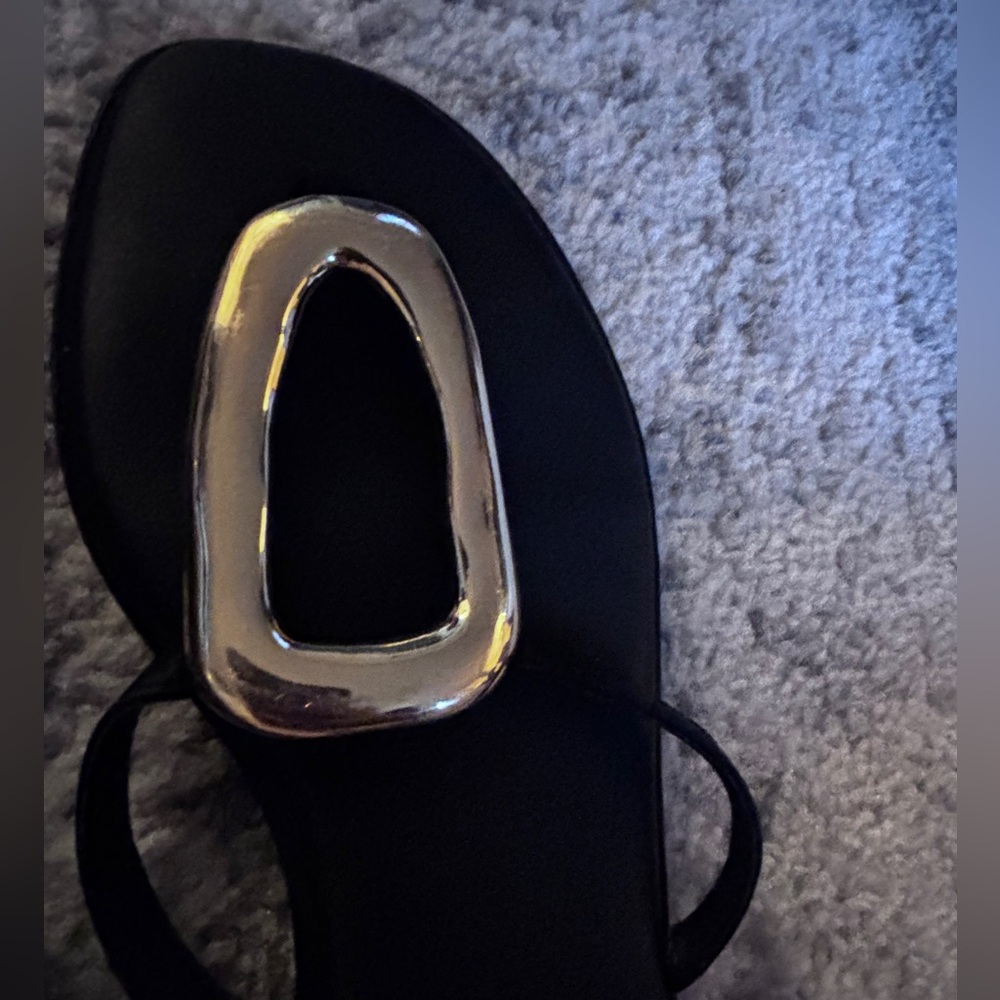 Steve Madden Knola Leather Sandals
With Gold Size: 9 - Picture 4 of 6